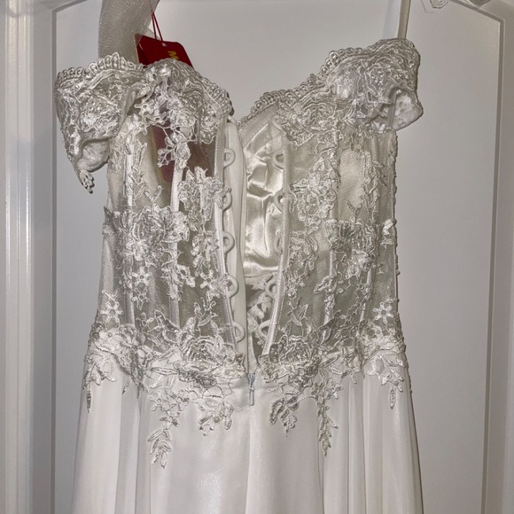 White dress - Picture 14 of 14